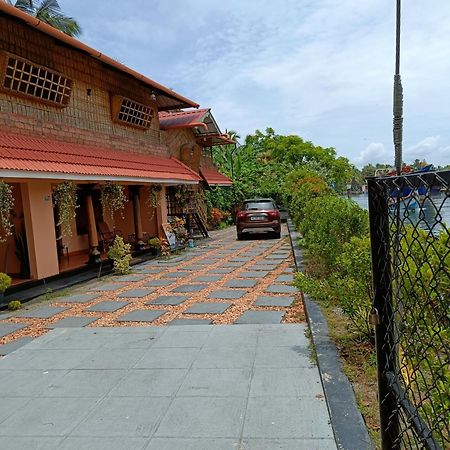 Canalview Private Cottage Azhikkal Ayiram Thengu Panmana 외부 사진