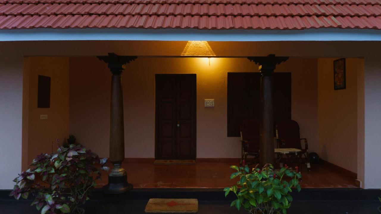 Canalview Private Cottage Azhikkal Ayiram Thengu Panmana 외부 사진