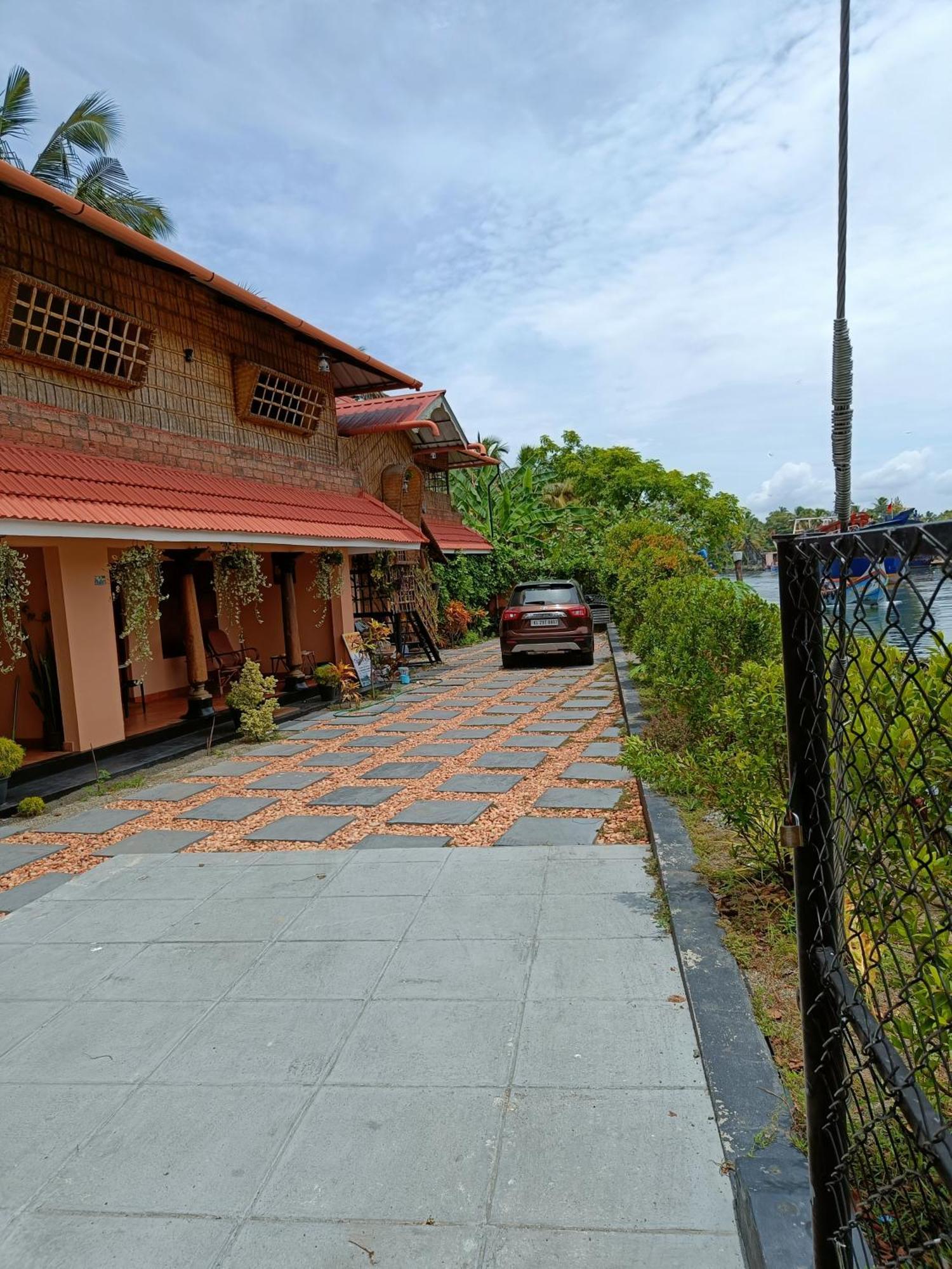 Canalview Private Cottage Azhikkal Ayiram Thengu Panmana 외부 사진